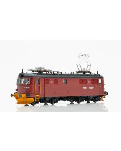 Topline Lokomotiver, NMJ Topline modell NSB 11.2102 in the red/black livery with yellow snow plows, DC., NMJT86.401